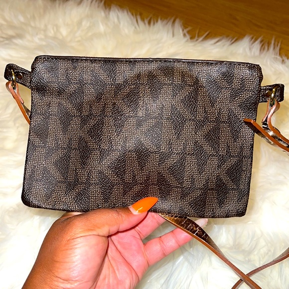 Michael Kors fanny pack - Picture 2 of 3